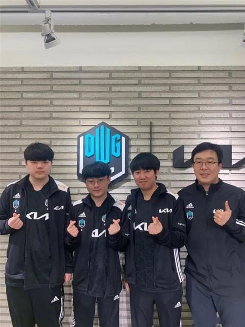 许多细节的 许多细节的